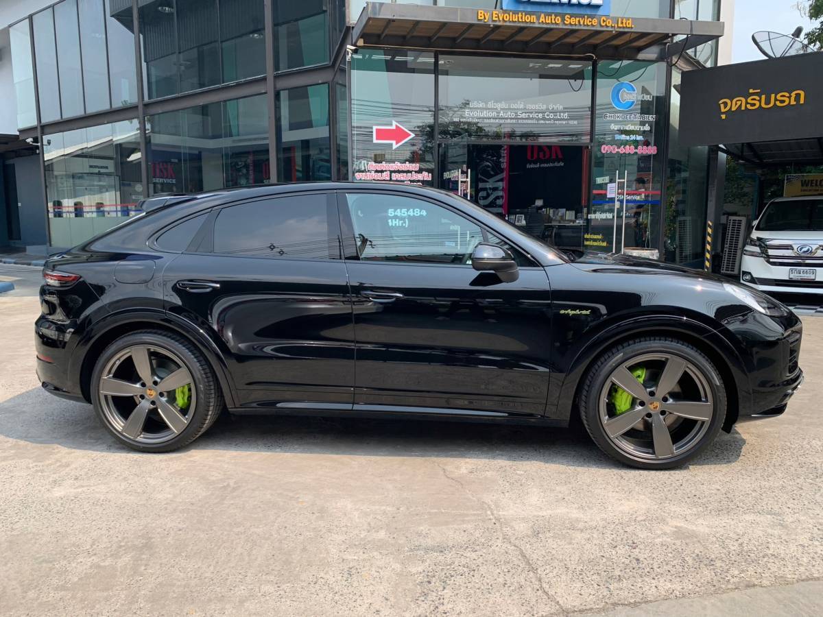 The New Porsche Cayenne E-Hybrid Coupe 2023